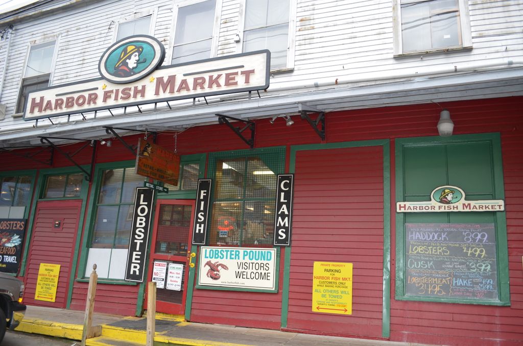 holiday_jen's tweet photo. #harborfishmarket #local #landmark of #Maine since the 1800s. A #perfectstop on your north east #roadtrip https://t.co/xFKdCTrE8u