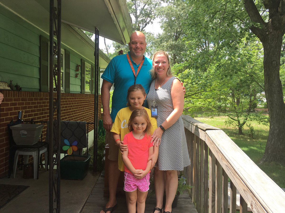 SolleyAACPS's tweet photo. An #AACPSAwesome Day! We delivered books to 26 students that are going to beat the "slide" and will be ready for next year! #SummerReading https://t.co/ImrpQneOFY