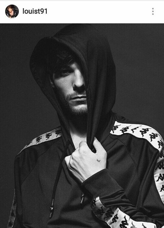 annatjhoran's tweet photo. #WtfIsThis #laughs #ElounourInLutto #CazzoLarryÈCosìRealeCazzo #Trashanza #SorryNotSorry #LaughsInLarryIsReal #Photoshoop #HAHAHAHA https://t.co/780vf9oVeB