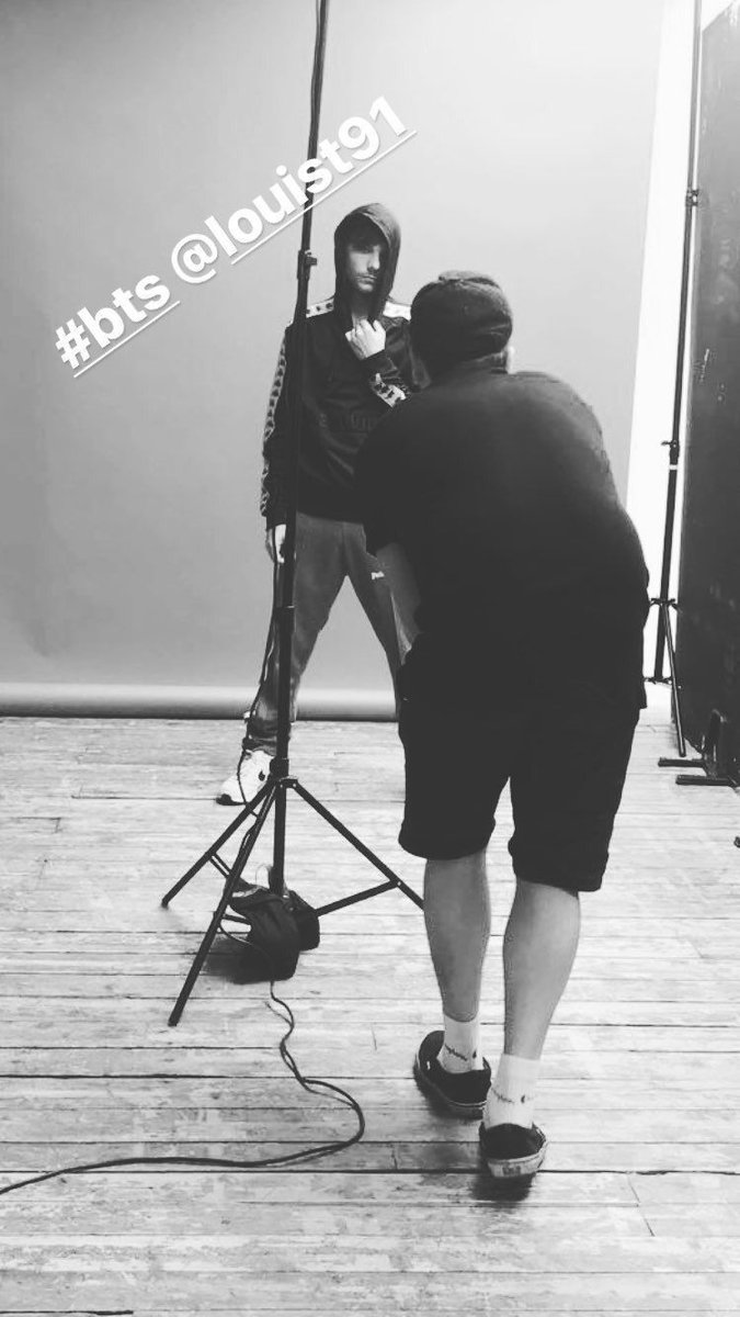 annatjhoran's tweet photo. #WtfIsThis #laughs #ElounourInLutto #CazzoLarryÈCosìRealeCazzo #Trashanza #SorryNotSorry #LaughsInLarryIsReal #Photoshoop #HAHAHAHA https://t.co/780vf9oVeB