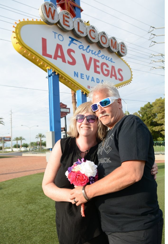 dwackles7's tweet photo. Got married! Love my life! Love las vegas! #love https://t.co/rt4cUYdqr6