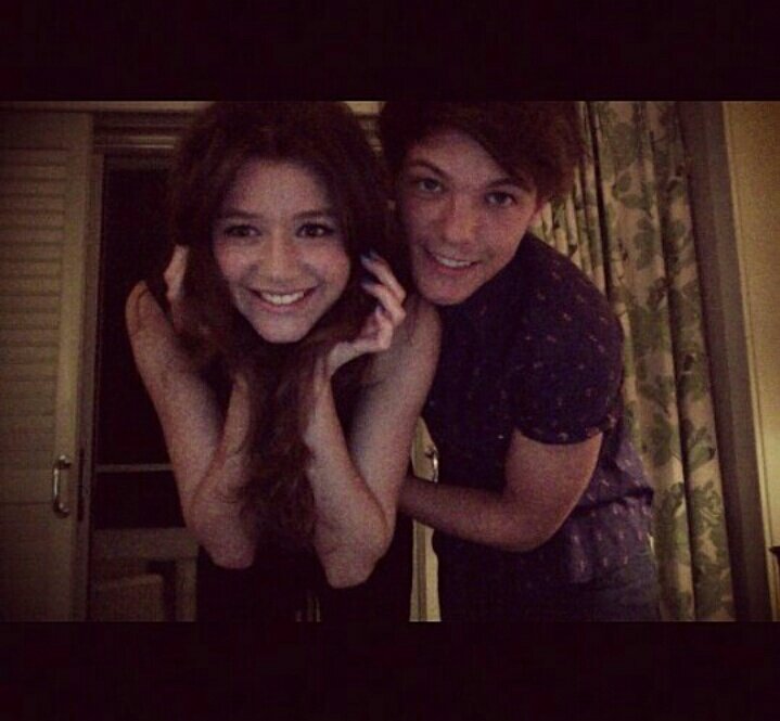 Without you, I feel broke
Like I'm half of a whole
Without you, I've got no hand to hold..