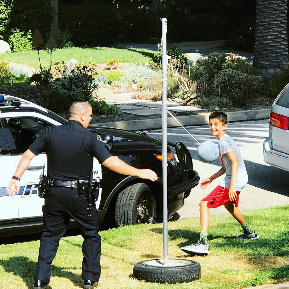 Officer Borrello Crowned New King of Tetherball in South Pasadena southpasadenan.com/officer-borrel… via <a href="/SouthPasadenan/">South Pasadenan News</a>