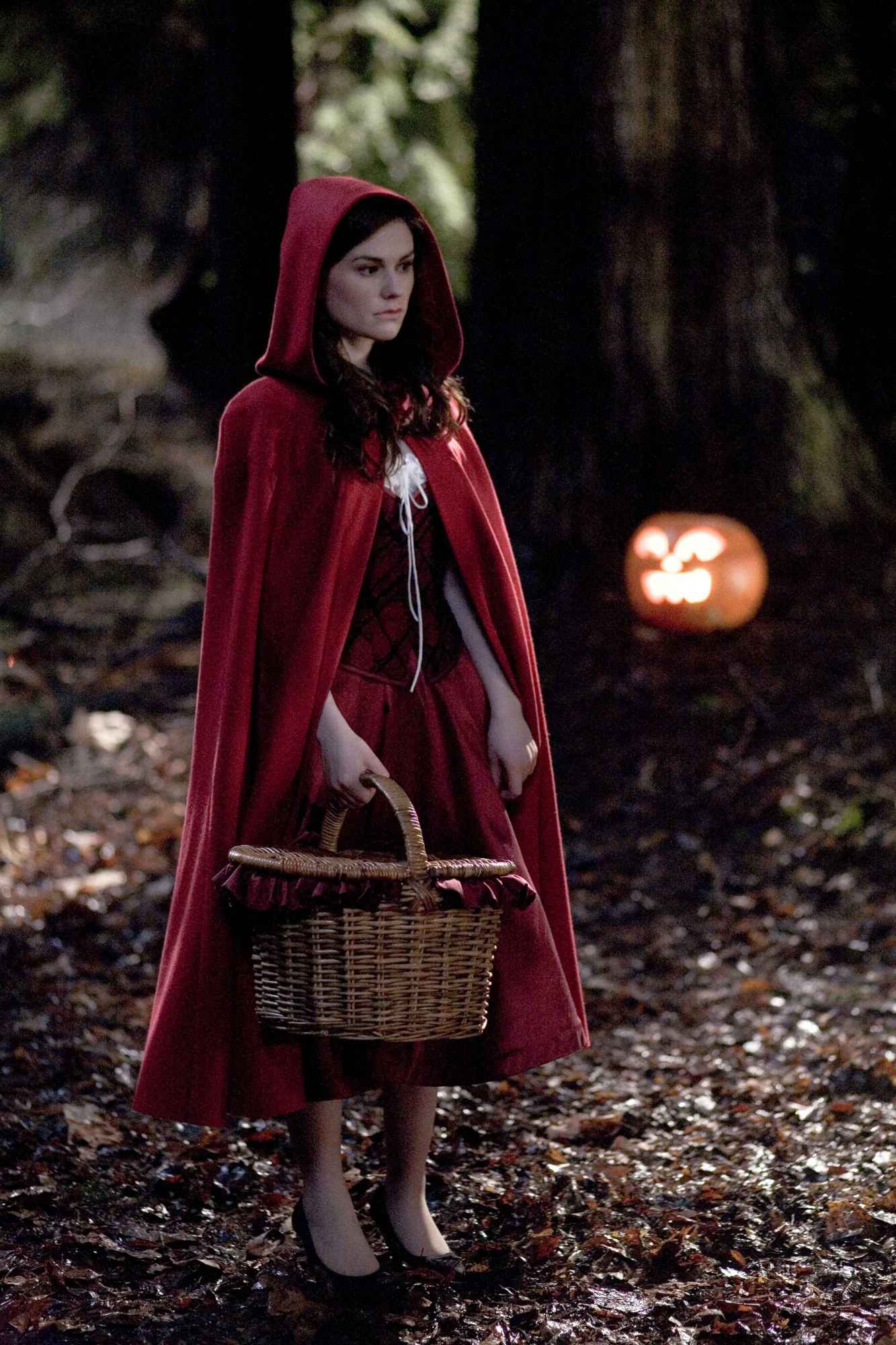 HL wishes a VERY Happy Birthday to Anna Paquin , who is 35 years old today! (Martyn) 