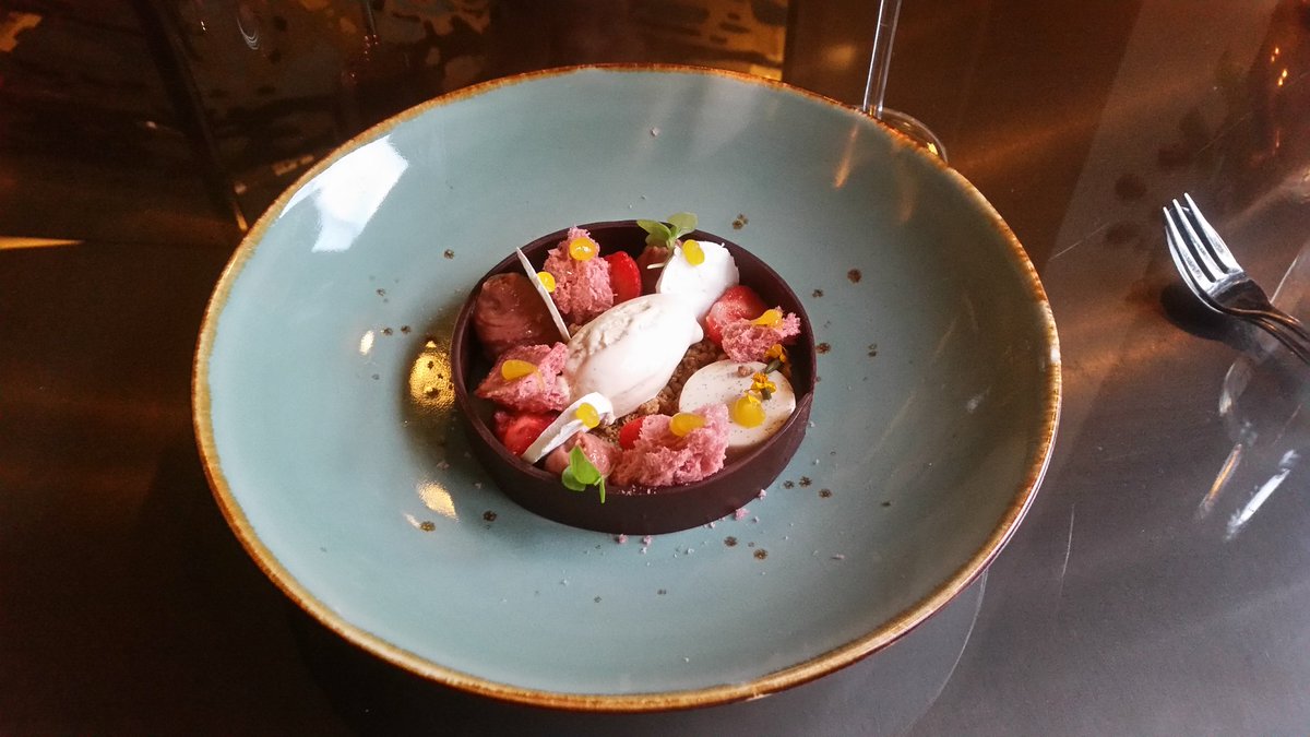 Dit dessert bij <a href="/BridgesRest/">Bridges Amsterdam</a> ziet er toch fantastisch uit!