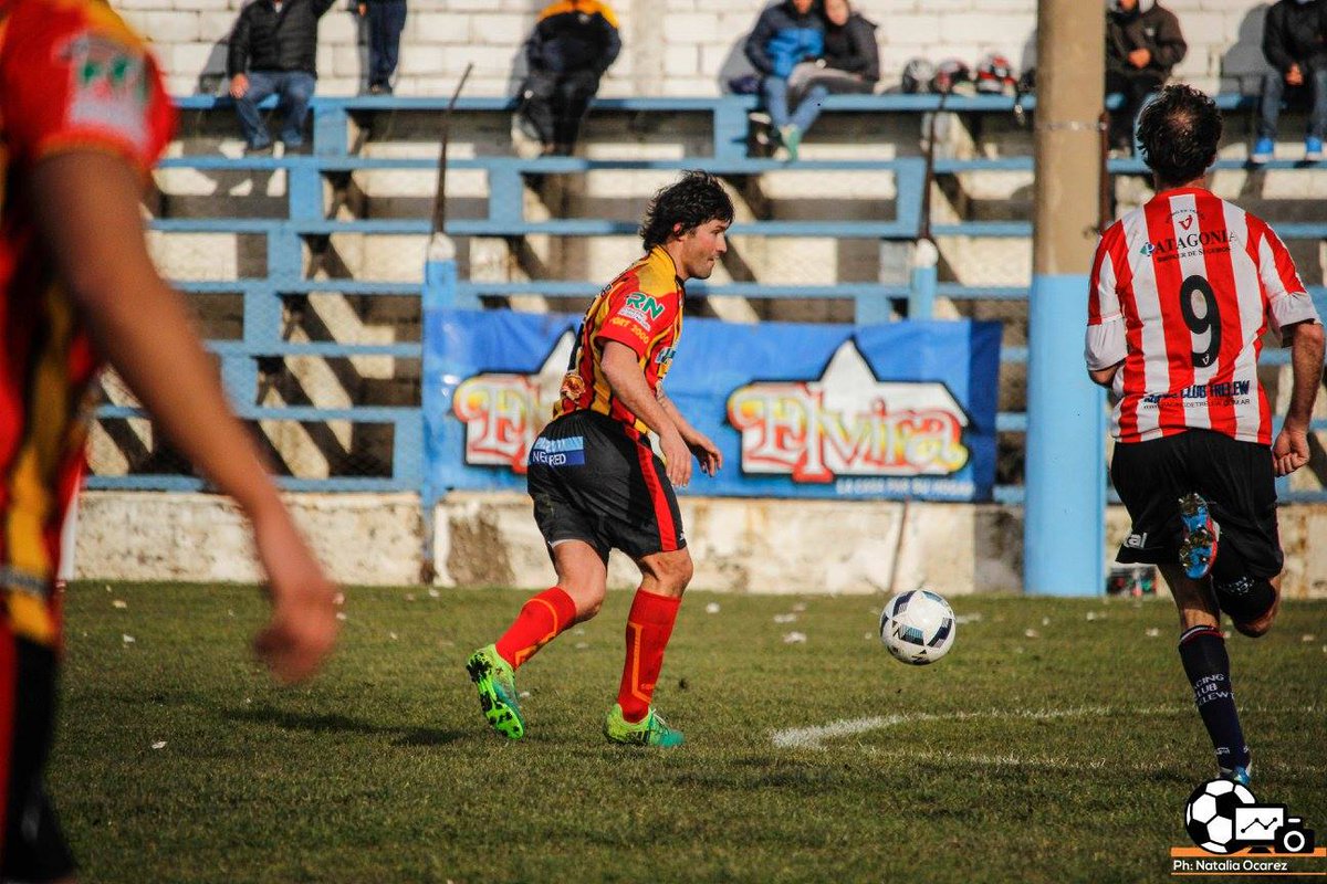 DefinimosBRC's tweet photo. En minutos dialogamos con Andres Manzanares defensor de @CruzDelSurBRC sobre el empate de ayer ante @Racingdetrelew
https://t.co/lH0o6x7cWX https://t.co/FGOlaJTgcs