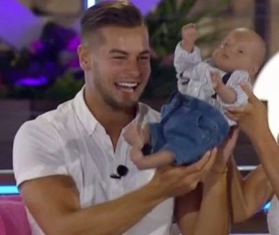 Casey_Walsh_'s tweet image. My goal in life is be as happy as Chris when he saw Cash #LoveIsland #LoveIslandfinal