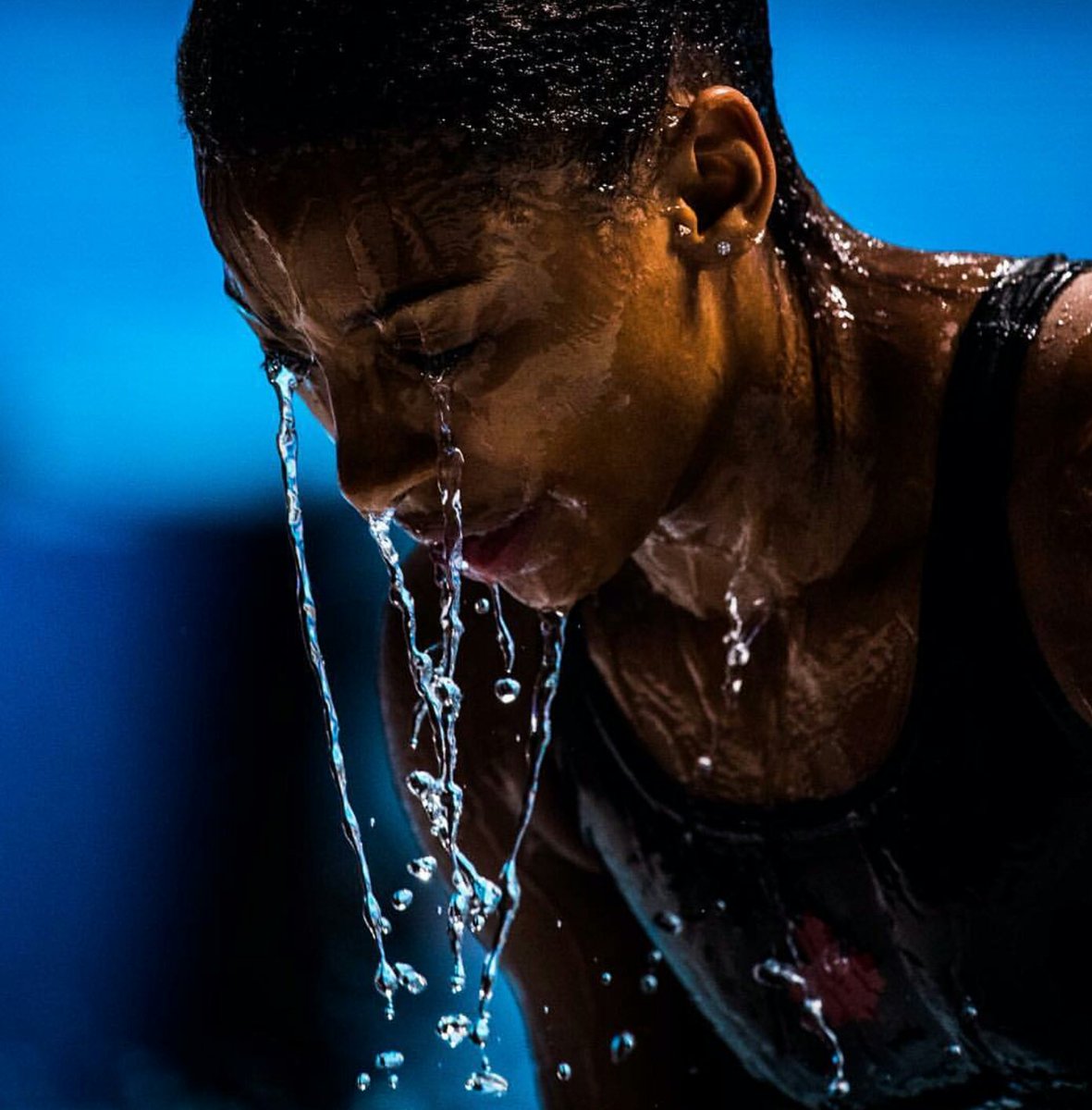 Recomerce sempre que preciso, mas nunca desista, porque se você consegue está lá em pensamento, vai está pessoalmente.