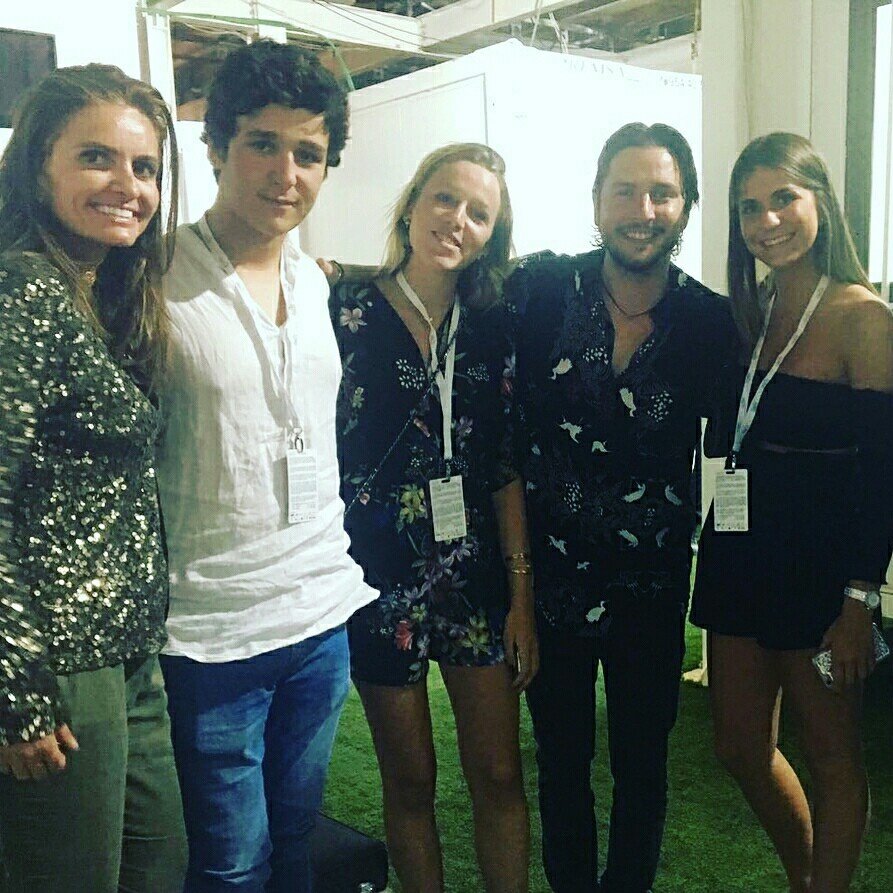 mcnoticias46's tweet photo. Froilán se divierte en el festival 'Starlite' en Marbella en el concierto de Manuel Carrasco https://t.co/rMN9Savxe6