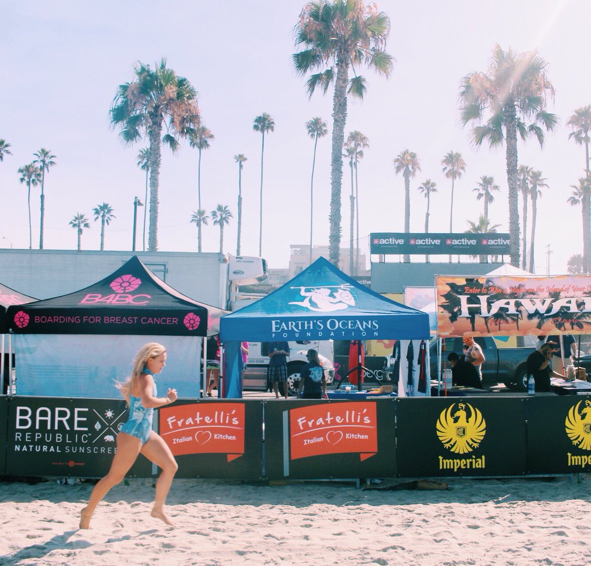EarthsOceans's tweet photo. Who else is as excited as we are for SuperGirl Pro this weekend 🙋🏼!! only 4 days away @SupergirlPro @wbpictures ♻️💙 🌎 https://t.co/I0GT2PZw3N