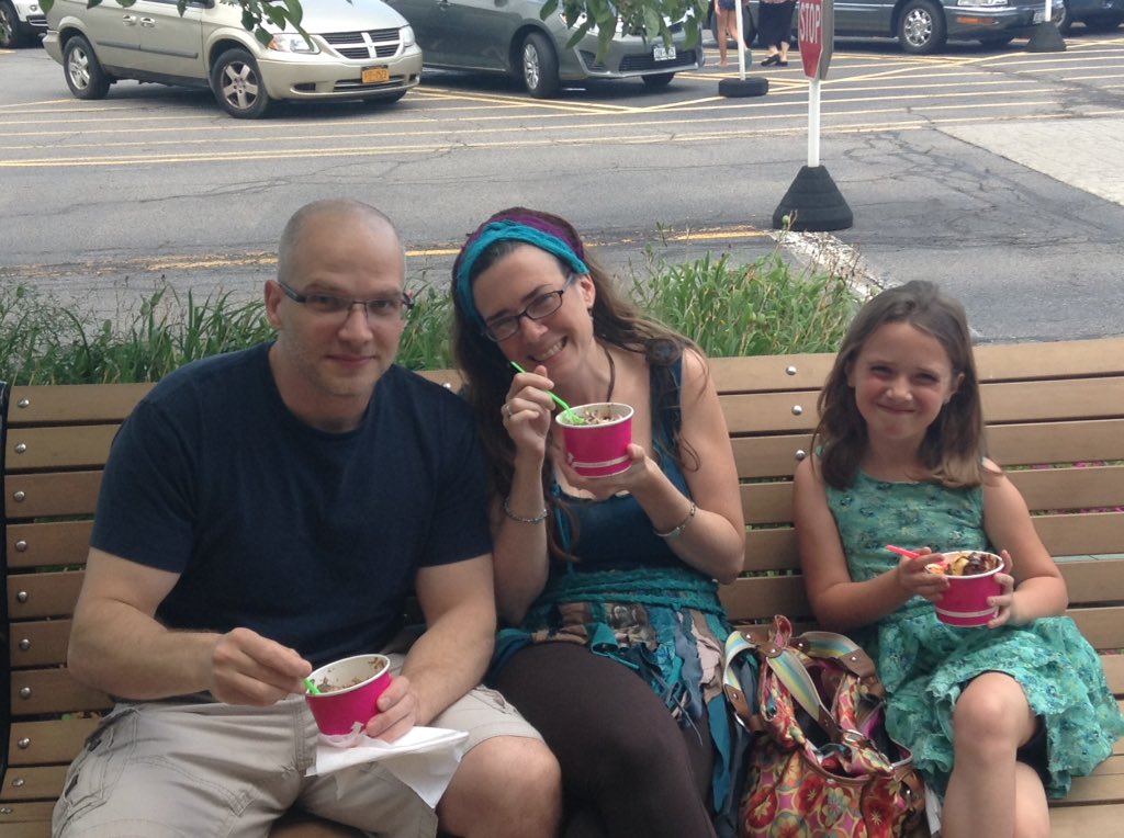 HooplaGreece's tweet photo. Monday Funday! $3.99 12oz cup all day! #hoopla https://t.co/d3R8cosbTO