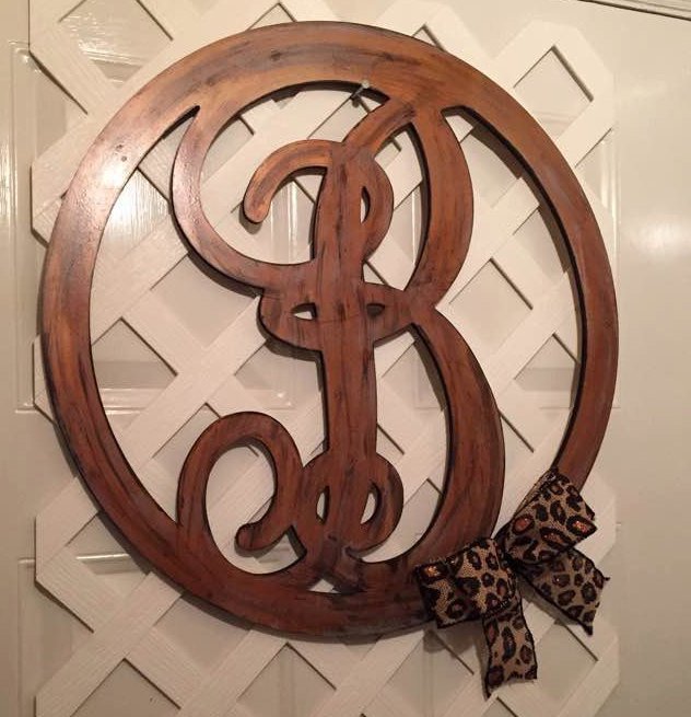 lmcook30's tweet photo. Monogram Door Hanger https://t.co/CQQCtConkY #epiconetsy #etsychaching #craftshout #etsy #MonogramDoorHanger #MonogramWallDecor #GiftForHer https://t.co/lh12F9Zd02