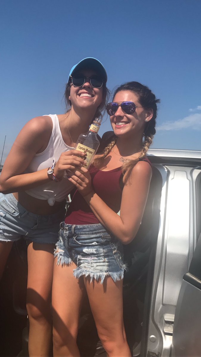 gabriellaescob's tweet photo. Until next year Faster Horses #PartyOfTheSummer #5yearslotsofbeers https://t.co/8jpHpGZJM8