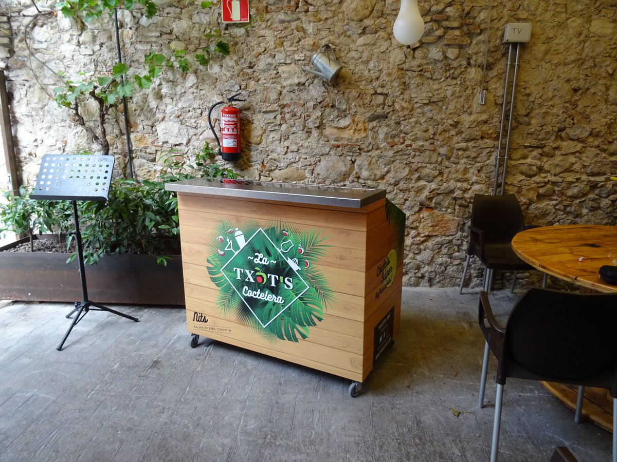 randstech's tweet photo. Nou moble cocteler mòbil #Randstech a la @SidreriaTxots de #Figueres. Gràcies per confiar en nosaltres! #cocktailstation https://t.co/iJREM85Az1
