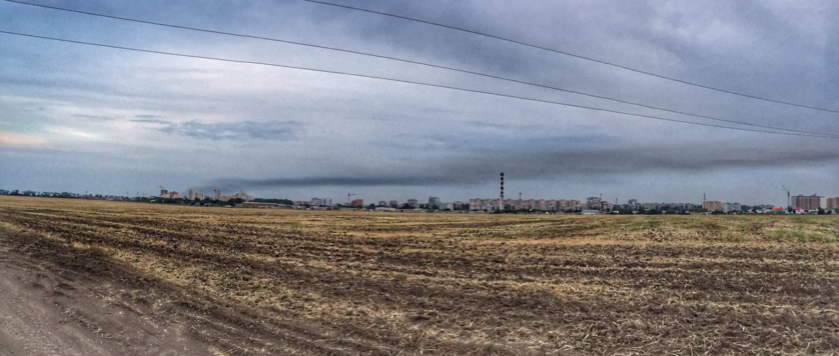 myworldhysteria's tweet image. На Ланжероне горит ресторан «Хуторок» прямо сейчас. Столб дыма виден даже за Поскотом. #Одесса