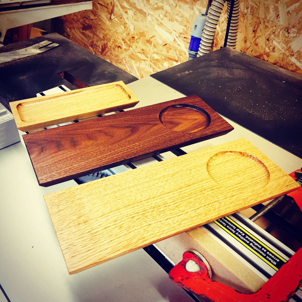 bellaandmae's tweet photo. Serving boards oiled and drying, soon in our Etsy shop for sale, Bella And Mae, have a great evening everyone ! https://t.co/iUKkS7RBFw