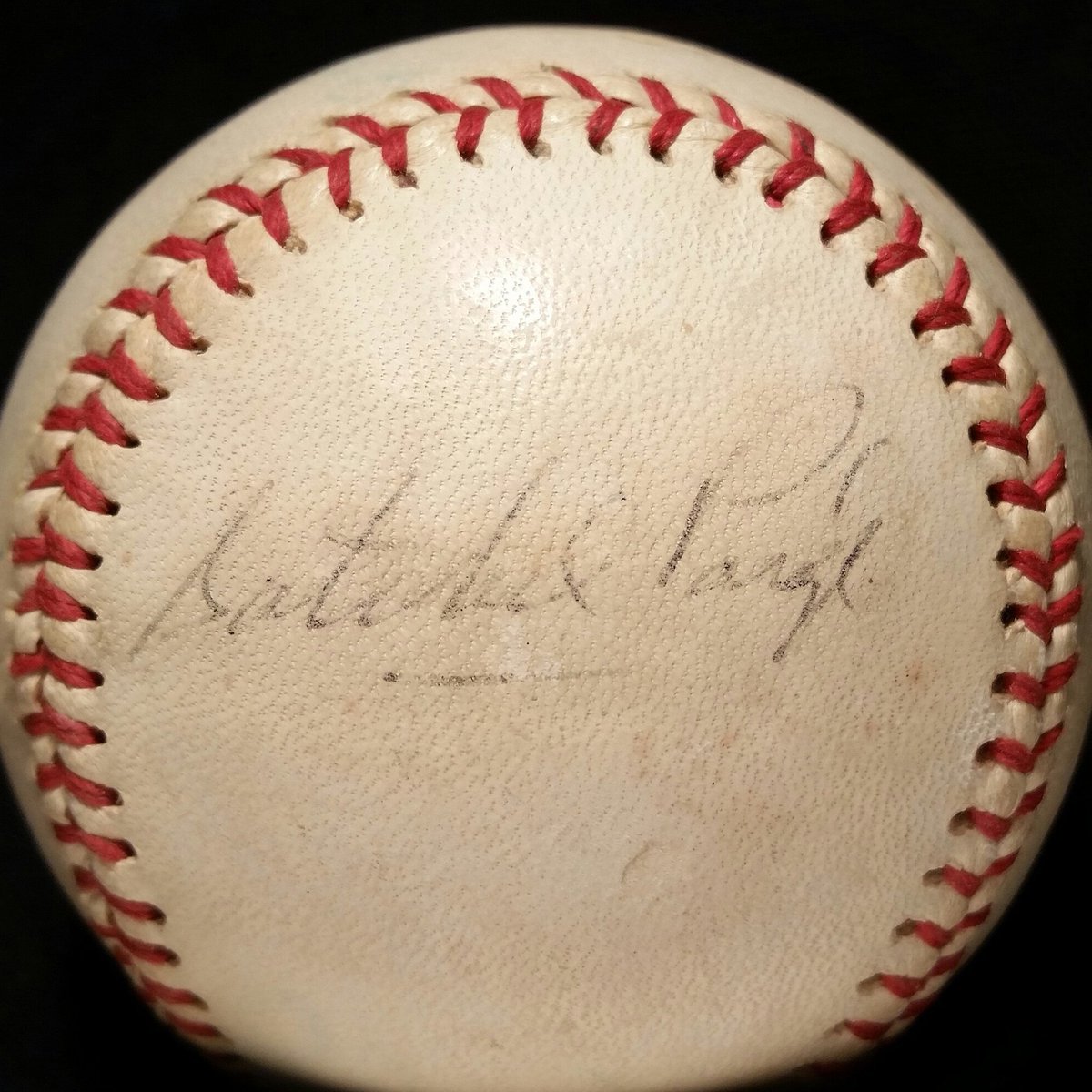 DreamRelics's tweet image. Satchel Paige Signed Baseball.
#dreamrelics #satchelpaige #signed #hof #baseball #signedball#legend#satchelpaigesignedbaseball #rareball