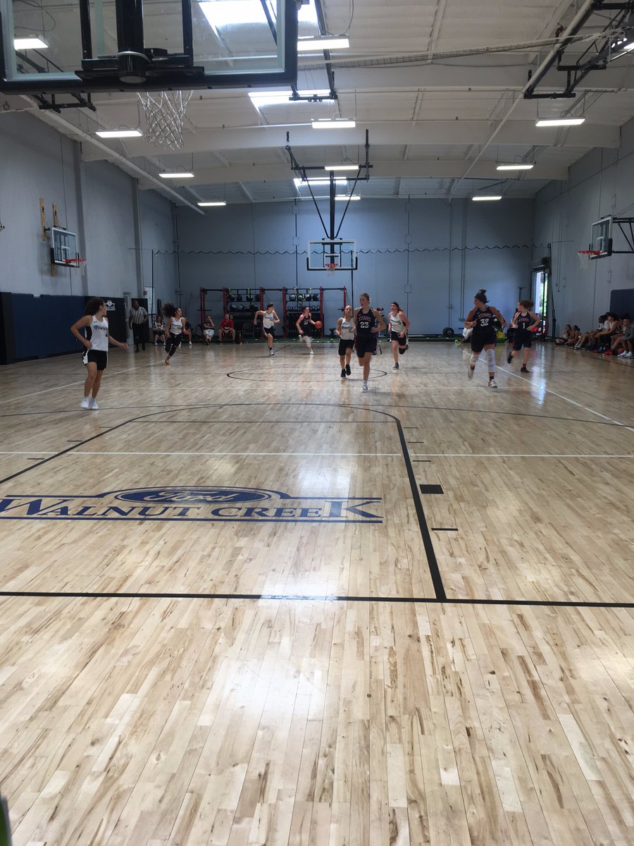 NWSelect's tweet photo. 17U Navy cheering on 15U Navy
Go Stars!
#oneclubonegoal #onetwostars #nwstars #eotUltimateChallenge https://t.co/MV7YI6Cp6U