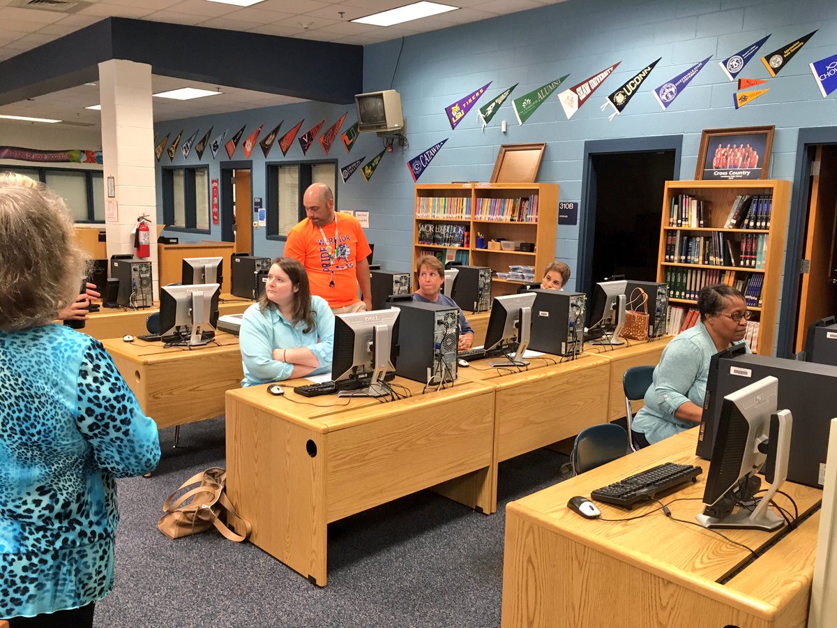 KMeyering's tweet photo. Voluntary Teacher Animation Camp! #fcstweets https://t.co/5iIXdPpc4g