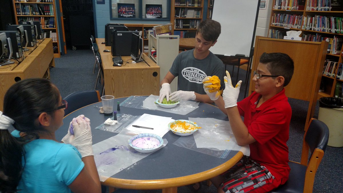 TechSavRichards's tweet photo. Students at Animation Camp create playdough for their stop motion film! #FCSTechCamp @SondraAyscueFCS @mrchuckelliott @KMeyering https://t.co/2zTKE0ciEo
