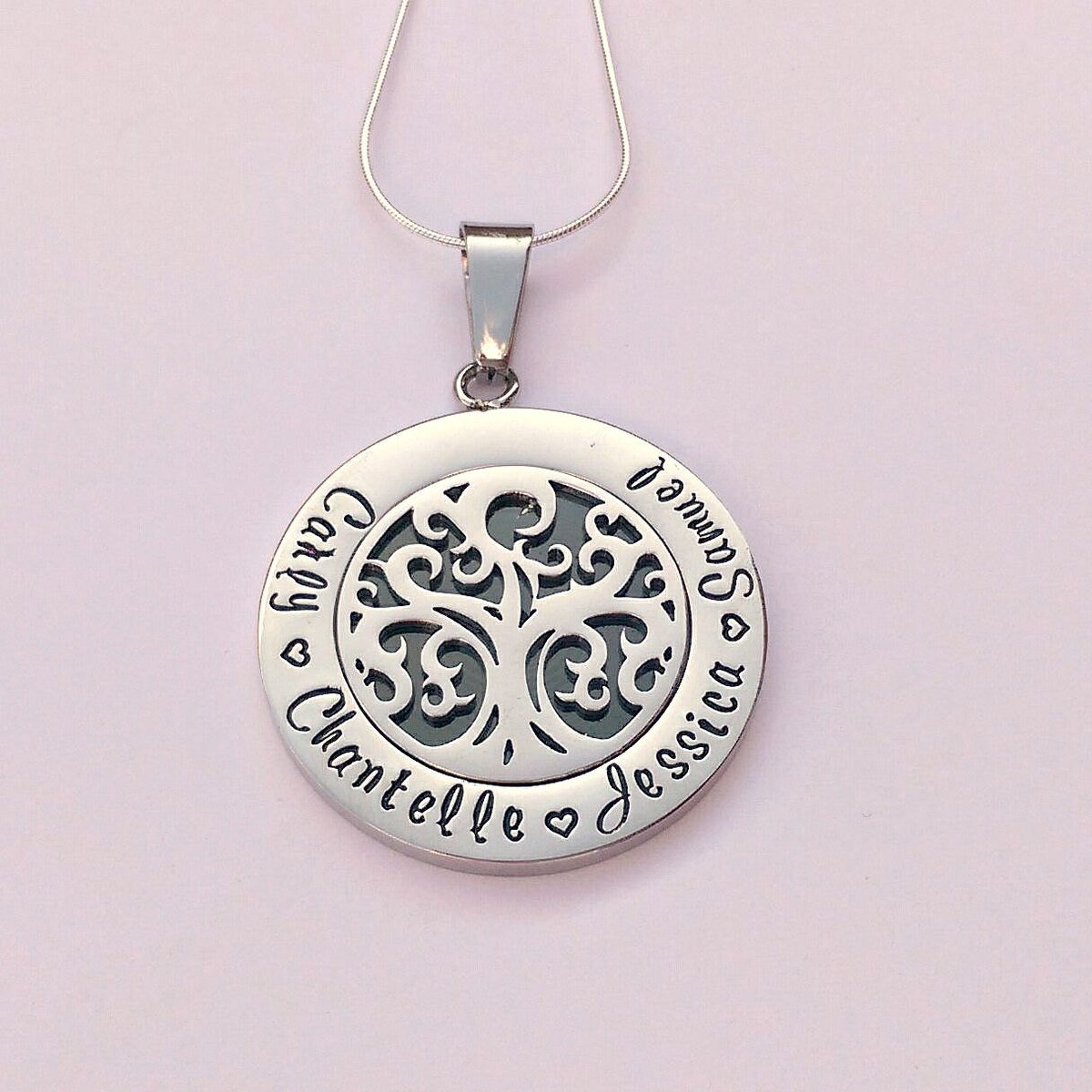 ems_jewellery's tweet photo. Personalised family tree necklace hand stamped - present for mum mom - pe… https://t.co/qvkkbtwR5n #Etsy #MumPresent https://t.co/h2Wf05rS9E