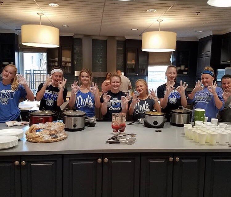 Clairebear4103's tweet photo. Loved helping out at the Ronald McDonald house! #beeolathefresh https://t.co/u2wPeQbvxt