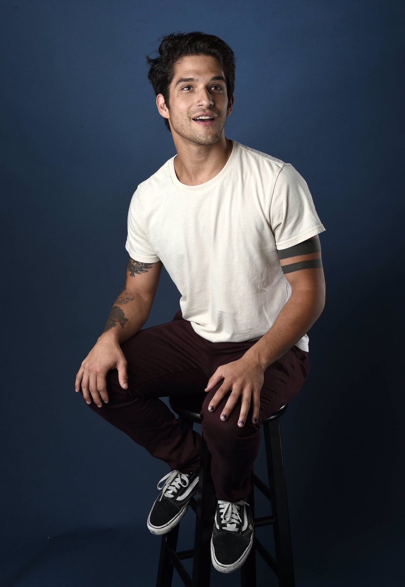 TposeyFR_'s tweet photo. 📸| Tyler Posey at the comic con https://t.co/DR4yHQOuum