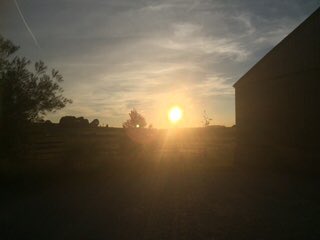 PeakdisBarn's tweet photo. Sunsets here are hard to beat #peakdistrict #sunset #Derbyshire #nofilter #summertime #holidays #holidayseason https://t.co/9wAyyFsCg7