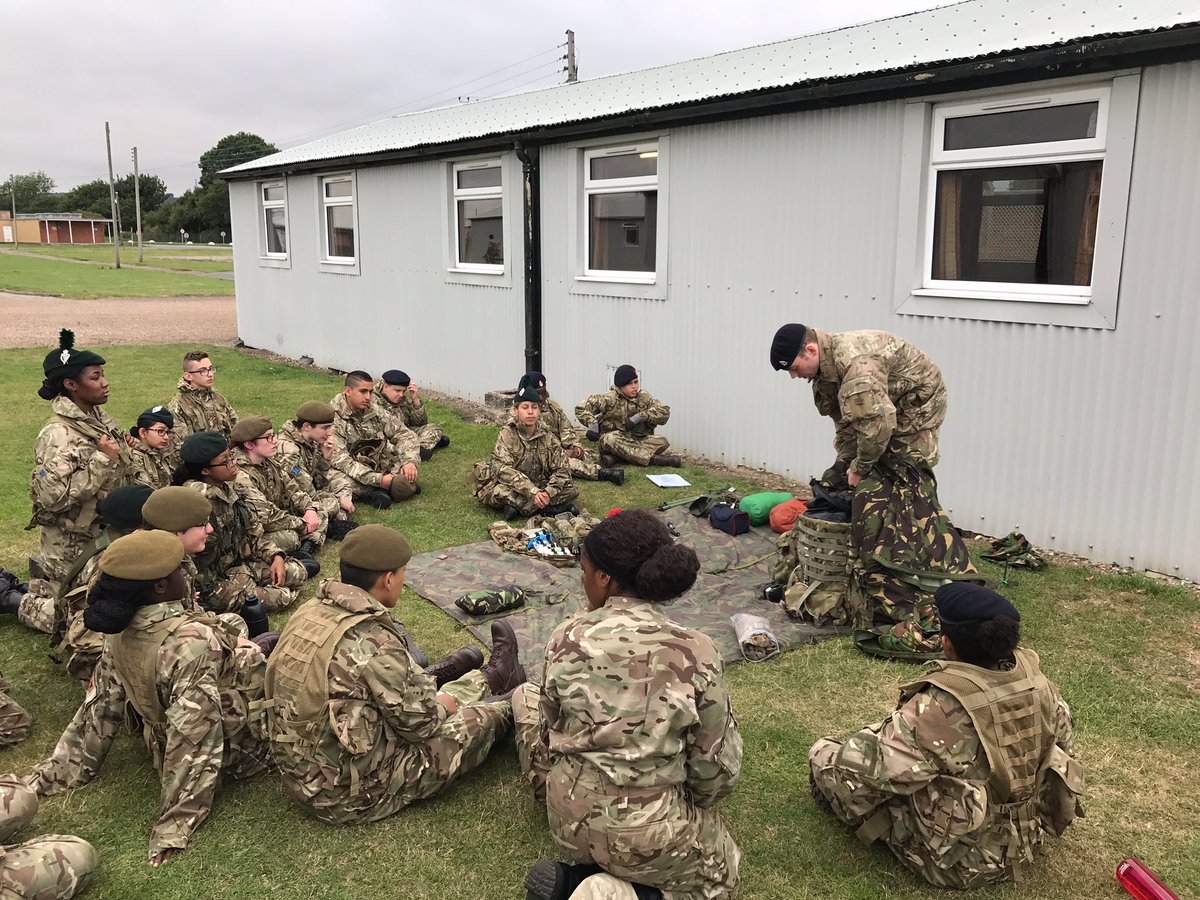 9selacf's tweet photo. #PackingKit with the training 1 stars #GettingReadyForTheField thanks Cdt SSgt Allen for showing them your kit @selacf @ArmyCadetsUK https://t.co/vFg1yaKQCm