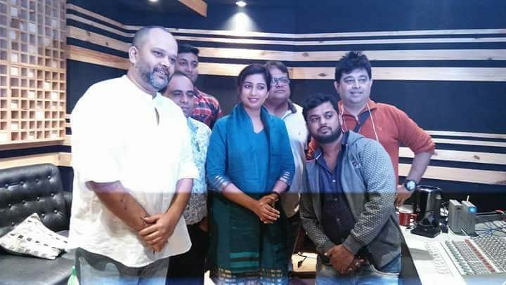 yuktiishma's tweet photo. *Recording Diaries*
#MelodyQueen @shreyaghoshal with @jeetmusic & others at #AMVStudio working for an upcoming project yesterday. https://t.co/CXLk9dcnwT