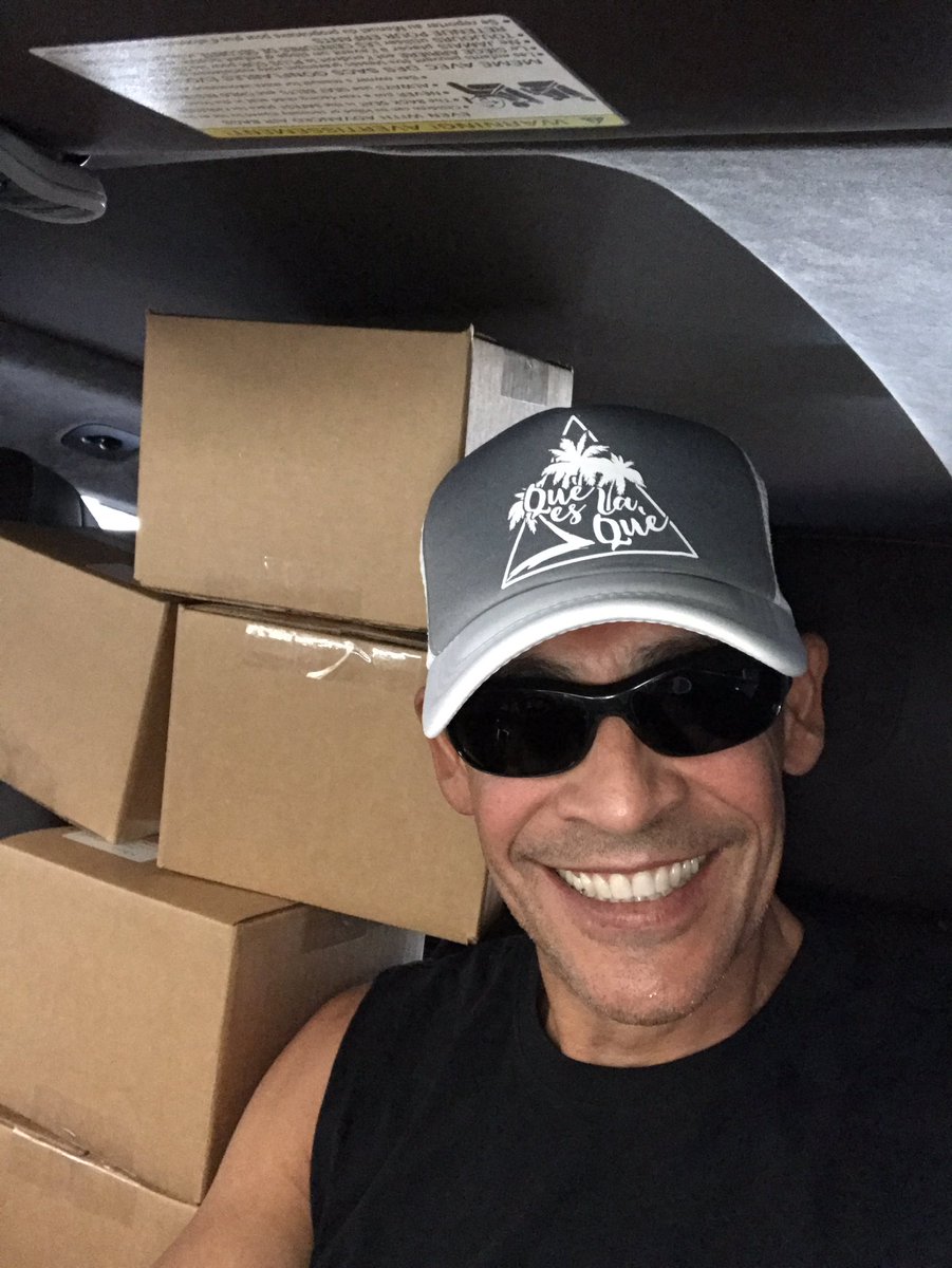 johnnylozada's tweet photo. #buenastardes #migente gracias por la gran aceptación que ha tenido mi línea de gorras y camisas @ntjproduction #ntjproduction.com #EsoEh! https://t.co/npNwRPxHJN