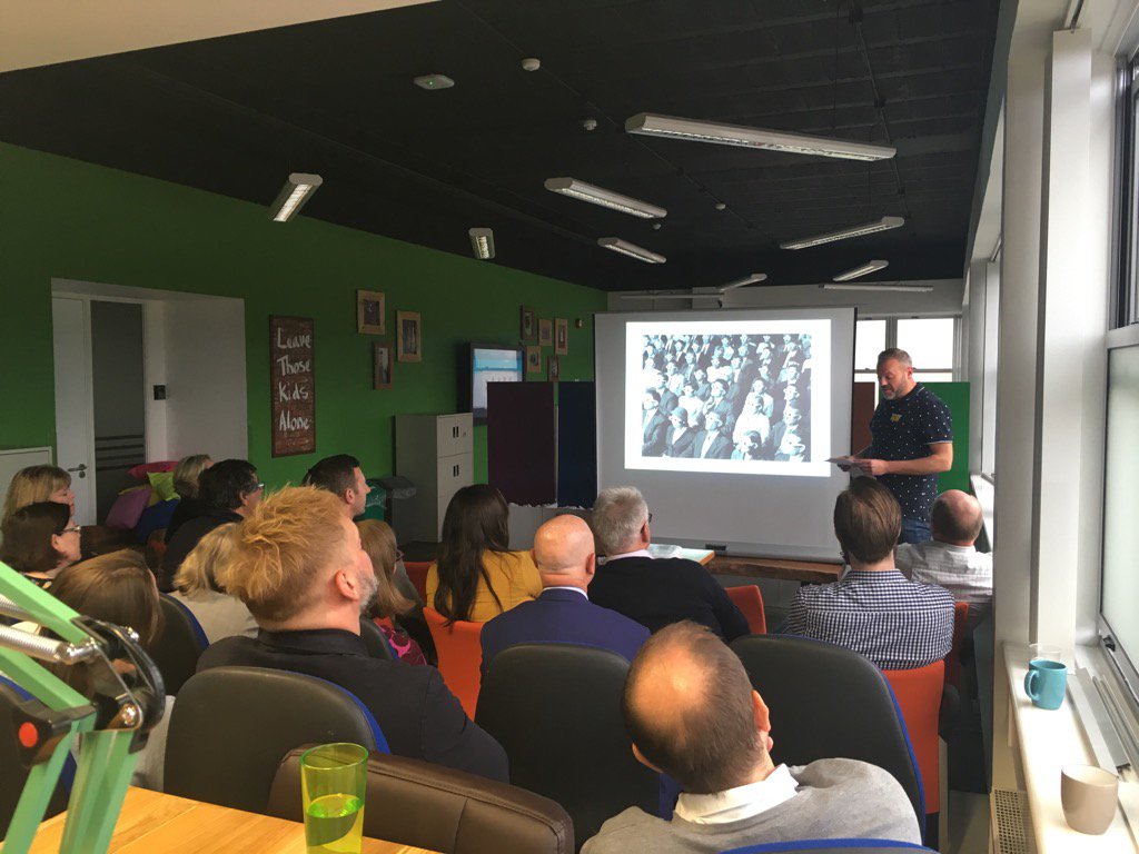 MyMustard's tweet photo. Jeremy @jb_photog A photographers' audience @DesklodgeHemel #ALittleBitOfNetworking https://t.co/rbAdt3Wzun