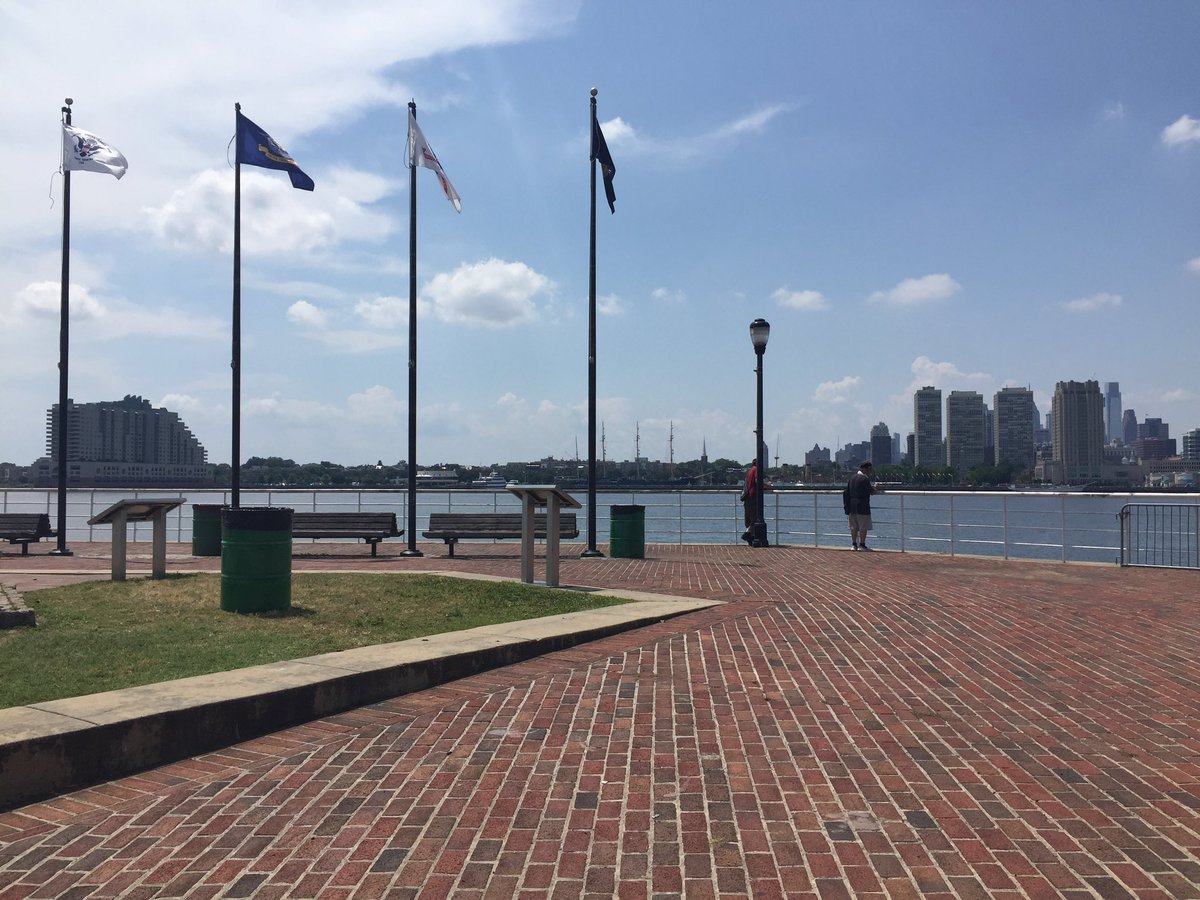 Hopeworks_CMD's tweet photo. What a gorgeous view of the Camden Waterfront looking to Philadelphia! https://t.co/sDrJmPF4Rx
