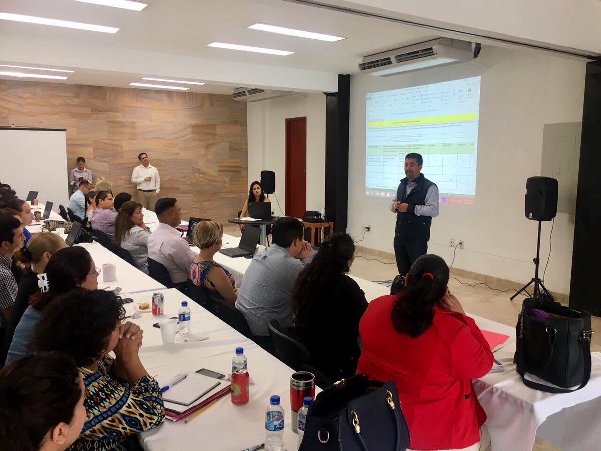 RomeroMenaFco's tweet photo. Reconozco a @Hellengretamoza y a su personal por el Taller "Planeación Rumbo al 2018" y agradezco a los Directores de plantel por su apoyo. https://t.co/mGSpd6MU6S