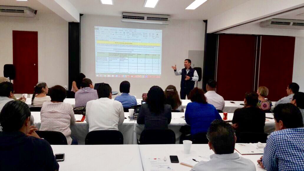 RomeroMenaFco's tweet photo. Reconozco a @Hellengretamoza y a su personal por el Taller "Planeación Rumbo al 2018" y agradezco a los Directores de plantel por su apoyo. https://t.co/mGSpd6MU6S