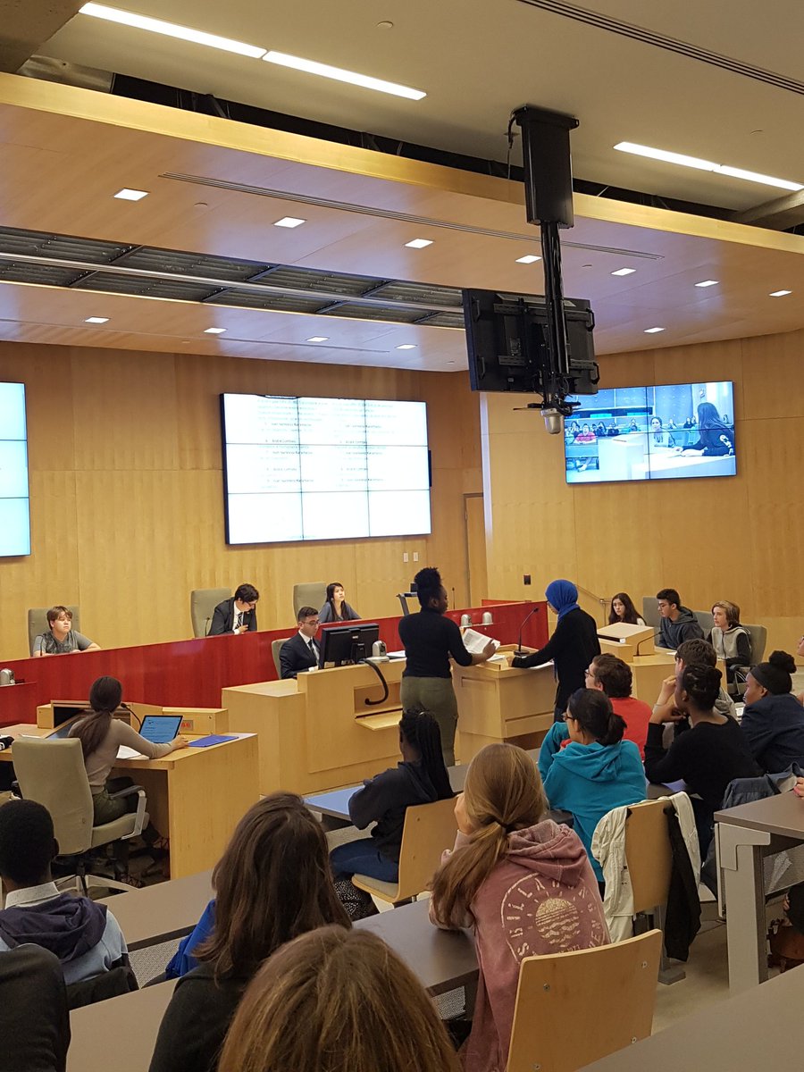 pSEUR's tweet photo. Nous sommes au @CyberjusticeLab! Nos élèves simulent un procès! #pseur2017 #çasepasse #droit #law https://t.co/dapzTwBSg1