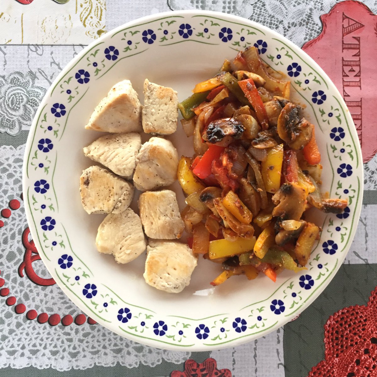 BodyComing's tweet photo. Venez me rejoindre sur mon instagram : 1yeartolose26kg :) https://t.co/QH95NdqwDv