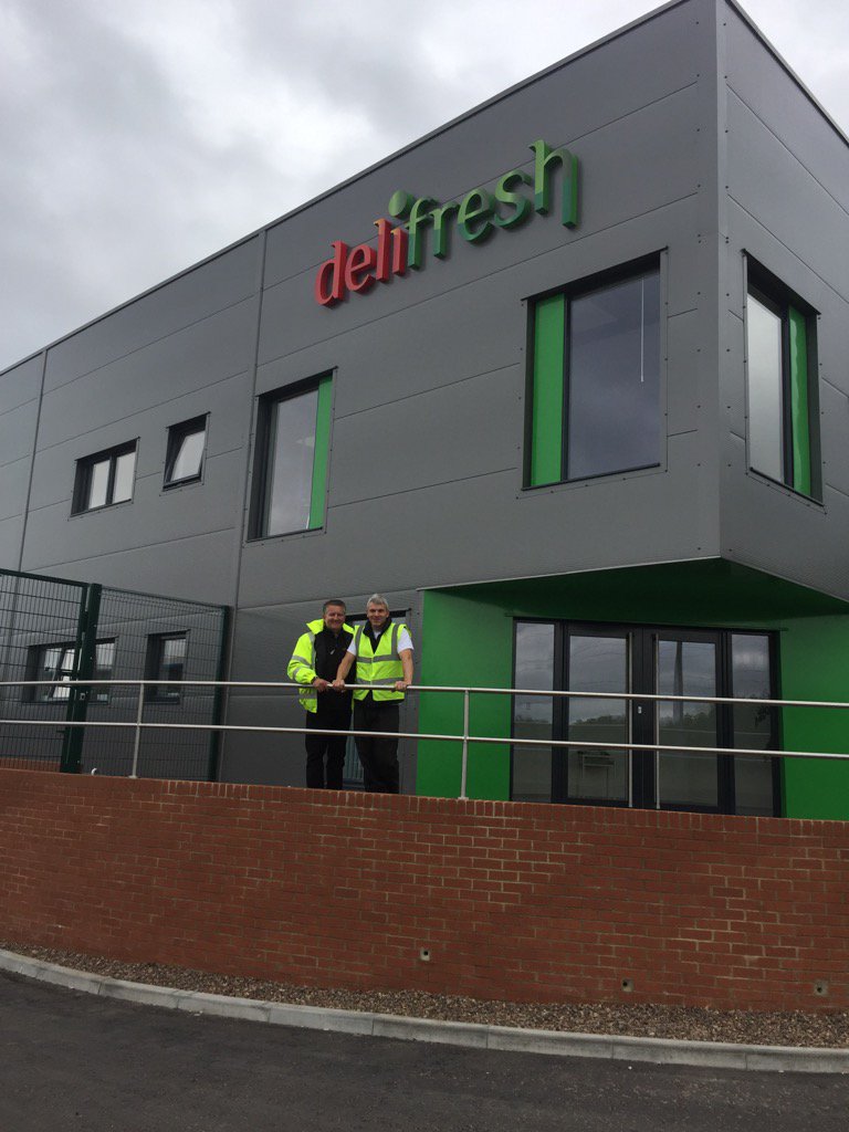Sooty1966's tweet photo. @LongsandsFish @Delifreshltd good to see you today Simon, #newengineroom #roomwithaview https://t.co/73vEY7YAkR