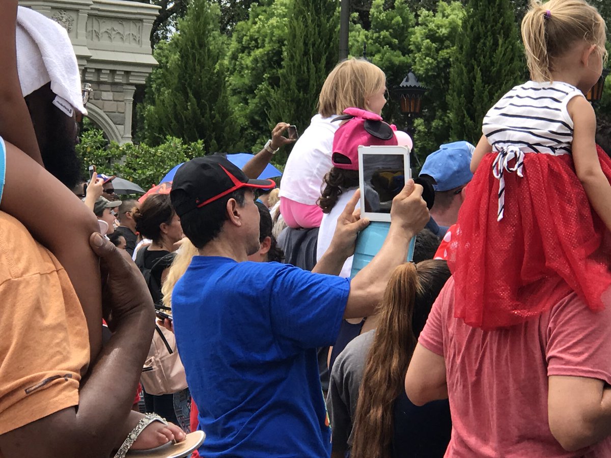 thrillgeek's tweet image. Nice iPad bruh. @WDWiPadography