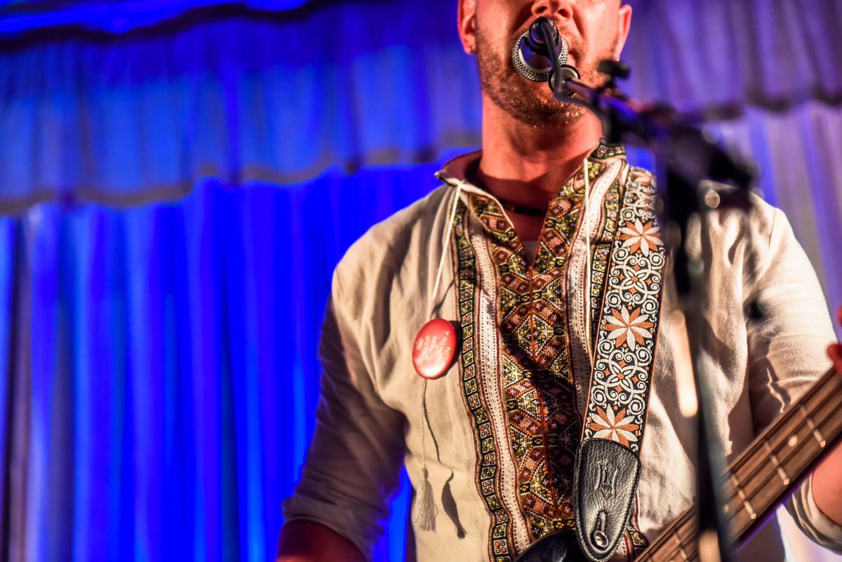 Amazing shot by #ottawa documentary phographer <a href="/ChrystiaC/">Chrystia Chudczak 📷 🇨🇦 🇺🇦 🇵🇱 🇪🇺</a> - our Steve Kodak on the <a href="/CapUkrFestival/">Capital Ukrainian Festival</a> main stage