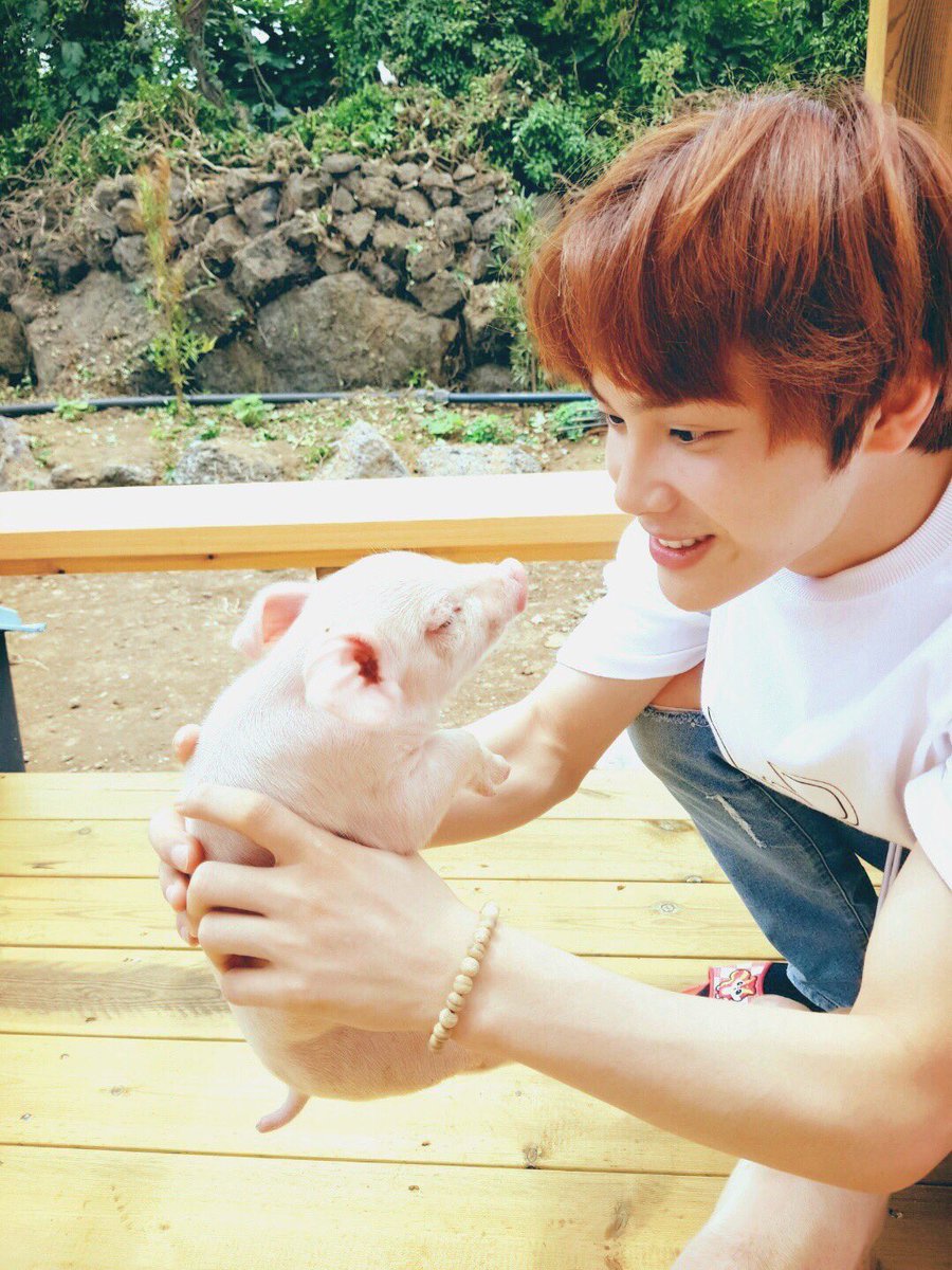 haknyeon_time's tweet photo. 세상에서 가장 아름답고 행복한 시간
3시 9분 https://t.co/hq3NrIz1eo
