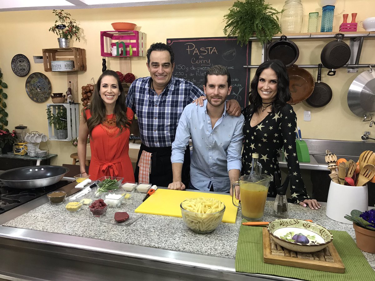 Ya estamos al aire acompáñanos a través de <a href="/amastv/">a más + 7.2</a>. <a href="/vegabiestro/">JOANNA VEGA-BIESTRO</a> @Omar45Fierro <a href="/Pasadita/">Guanabana</a> <a href="/maueggleton/">Mauricio Eggleton</a>