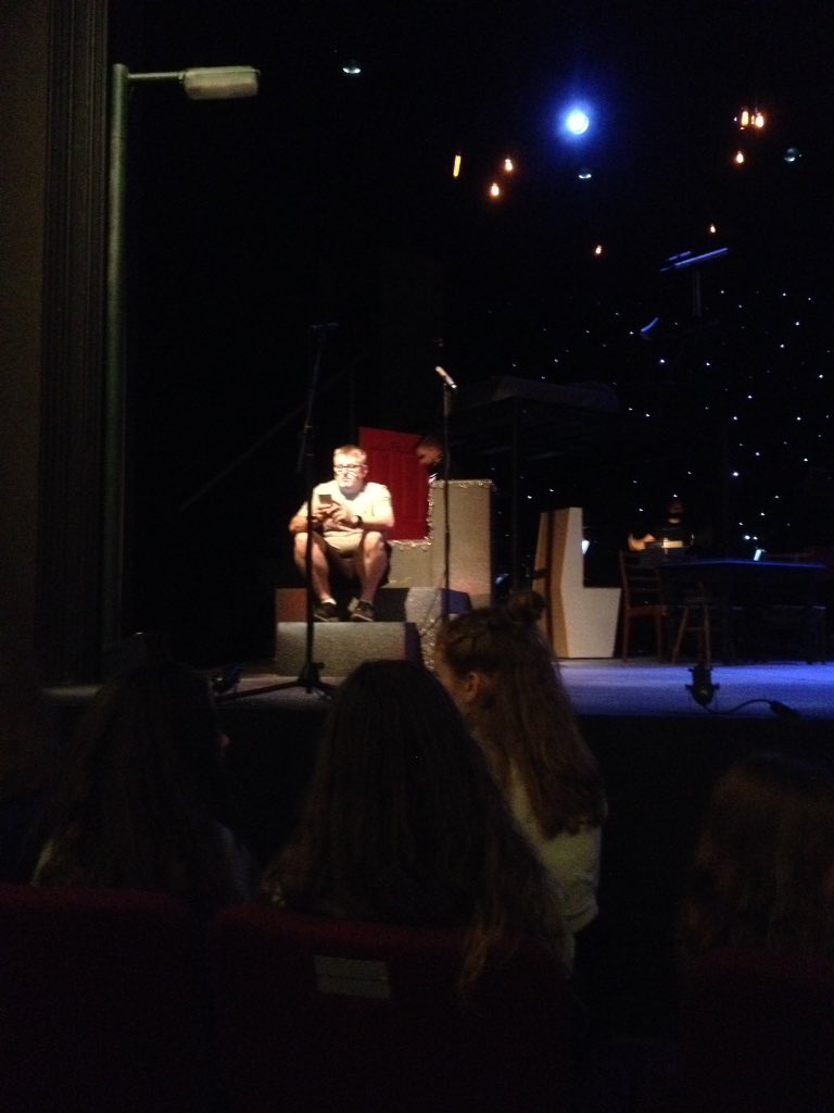 Loobyloobs's tweet photo. #craigsdailyadventure #oldhamcoliseum #tiswritten #otwoldham Such fun! https://t.co/5XLudsxZRr