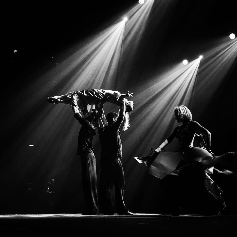 DenitsaOff's tweet photo. "Obscurité, tu seras dorénavant pour moi la lumière..." #danse #passion #dpendanse #dpendanseleshow #pasodoble #li… https://t.co/gUNl1uhhdI https://t.co/efOmkCmH4p