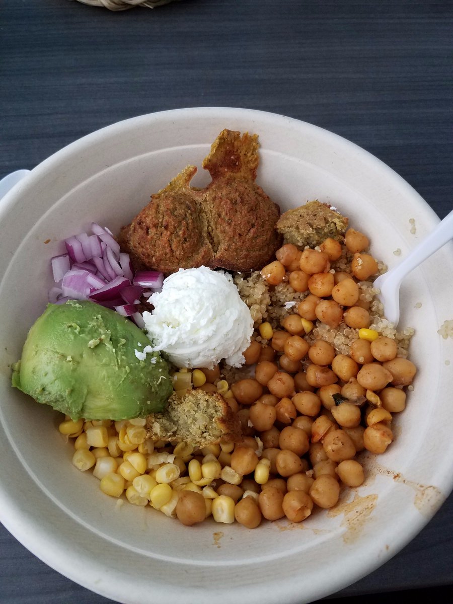 Tirtle82's tweet photo. @sweetgreen Kind of under-whelmed by my custom bowl today. Not including arugula shouldn't affect it *that* drastically. https://t.co/NhCpiKNXFI