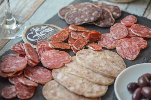 En verano también somos indispensables en tu mesa... lagleva.com/ca/products