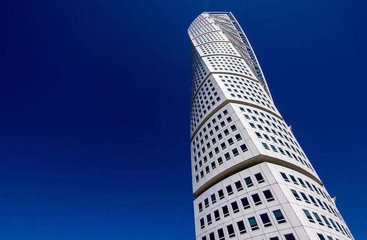 Strange_and_New's tweet photo. THIS IS A BUILDING AND ITS CALLED THE TURNING TORSO HOW COOL IS THAT https://t.co/QdW0HRUxN2