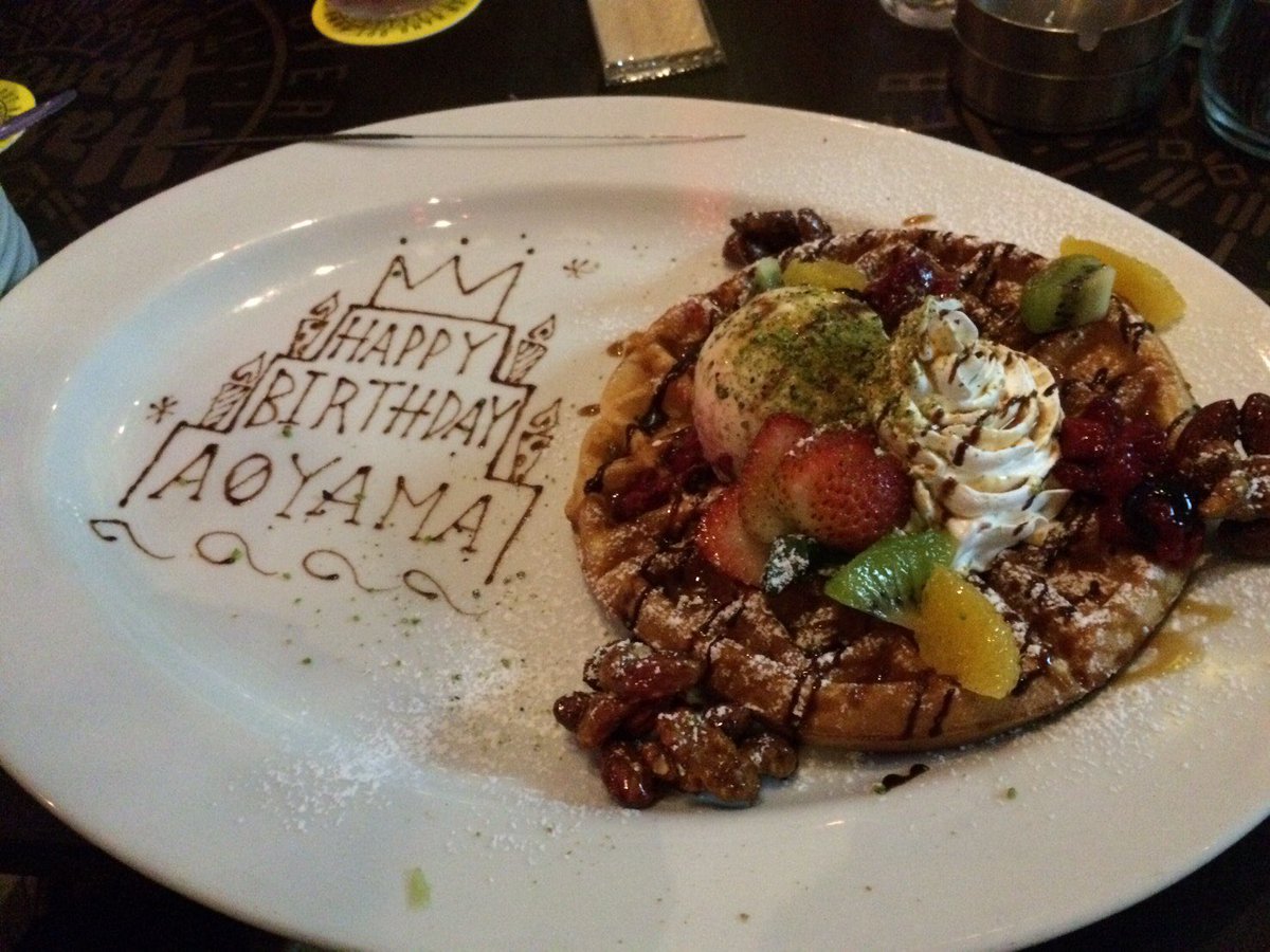 UpViolent_11's tweet photo. 今日は8月に出るファッションショーレッスンでした！
その後メンバー数人でご飯😃

そしてまさかのサプライズ(ΦдΦ)
感動😭 https://t.co/E8H68pNs66