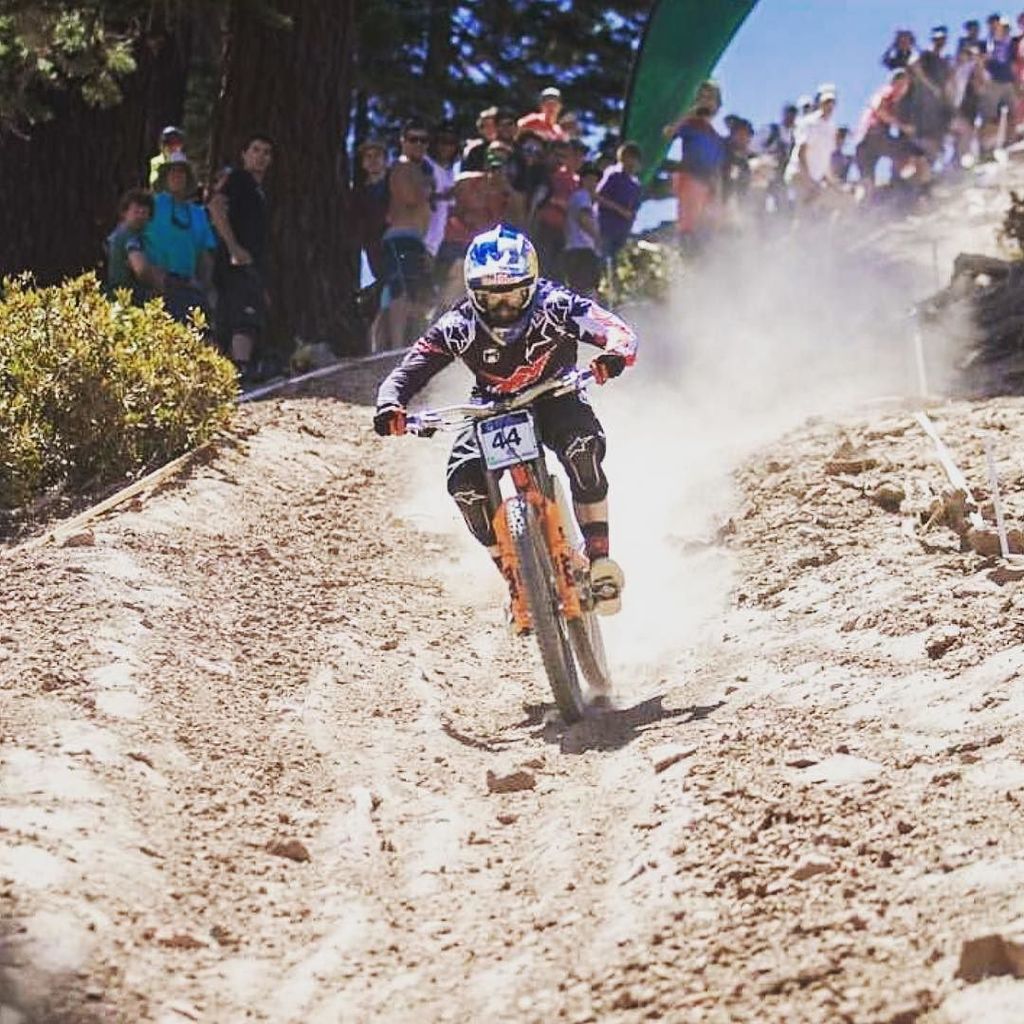 whip_live's tweet photo. @aarongwin1 βοΈ π· @jessepolay
#loamwolfpack
#mtb #ytindustries #dh #spellboundbyspeed #alpinestars #redbull #downhillmtb #enduromtb #moun⦠https://t.co/frvxkeaQxT