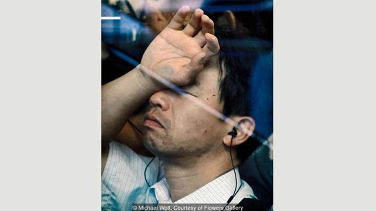 As imagens que expõem o aperto cotidiano no metrô de Tóquio glo.bo/2v0CgDQ #G1